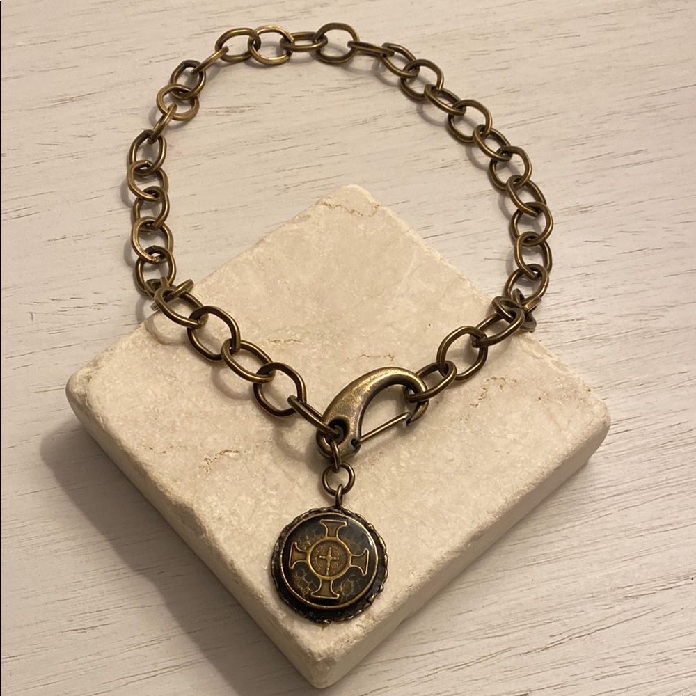 Antique Gold Chunky Chain Necklace with Large Clip Closure & Cross Pendant 18”